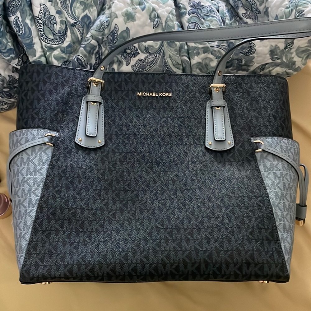 Micheal kohrs tote, great condition barely used